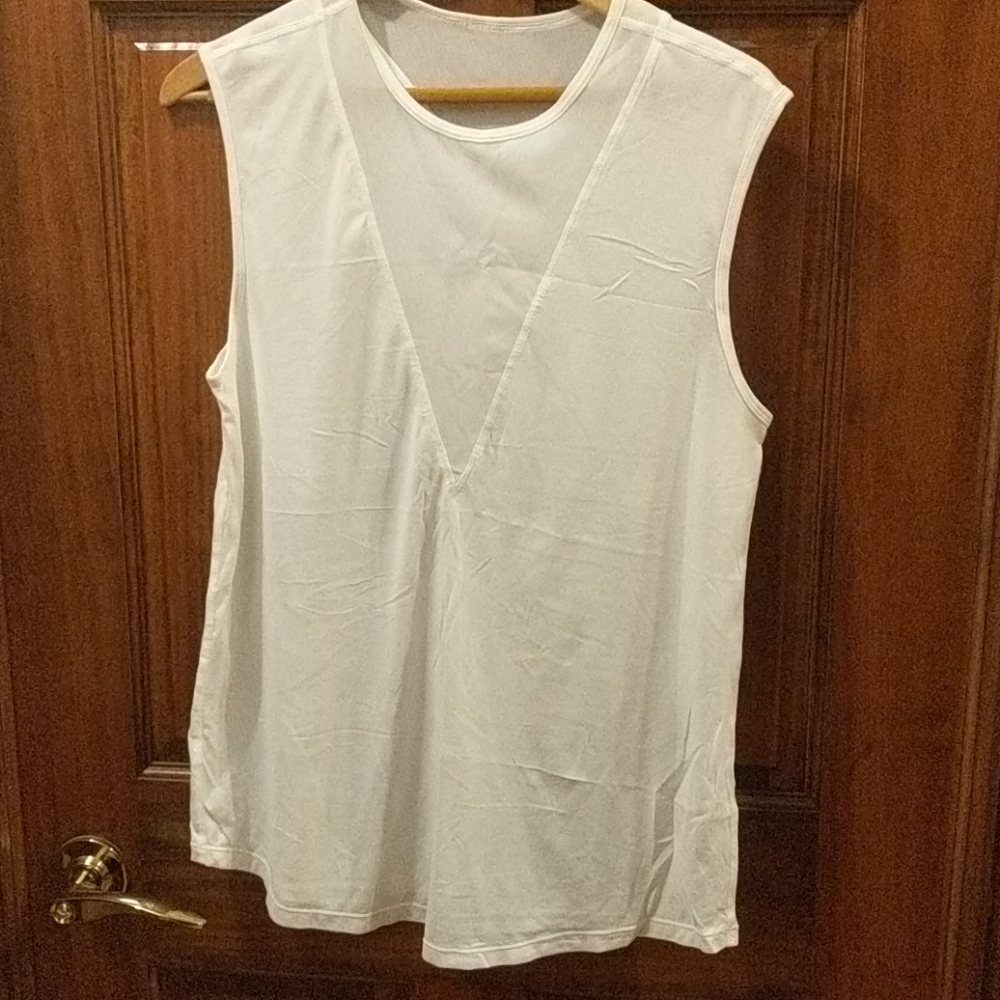 Lululemon white tank with mesh 8/10
